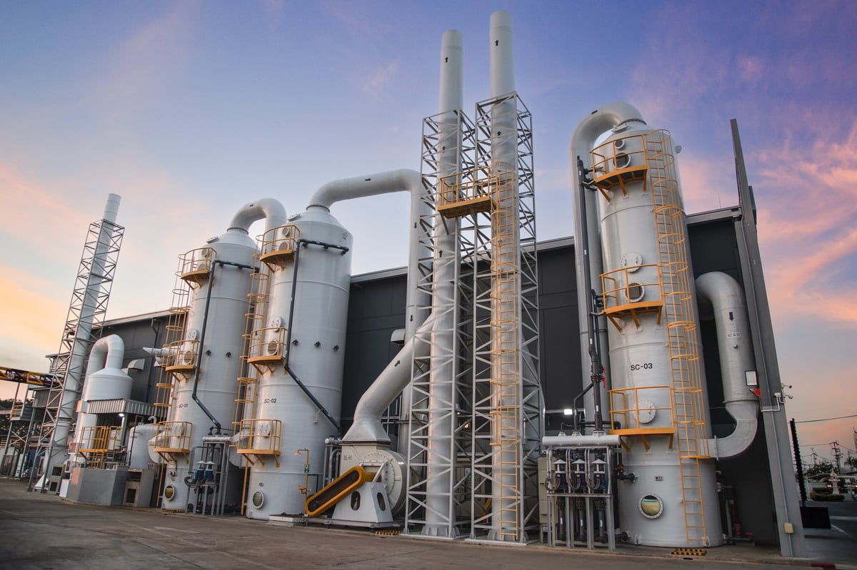 Sistema de tratamiento de aire industrial con scrubber y biofiltro